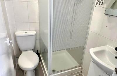 Self-Contained Studio NW10 – Ready to Move In