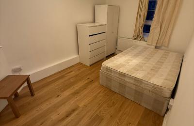 Spacious Double Room for One – Oval, SW9 6HH
